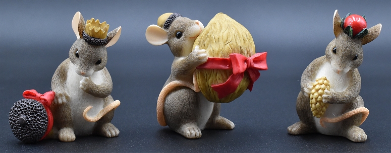 Charming Tails Nativity - Three Wise Mice